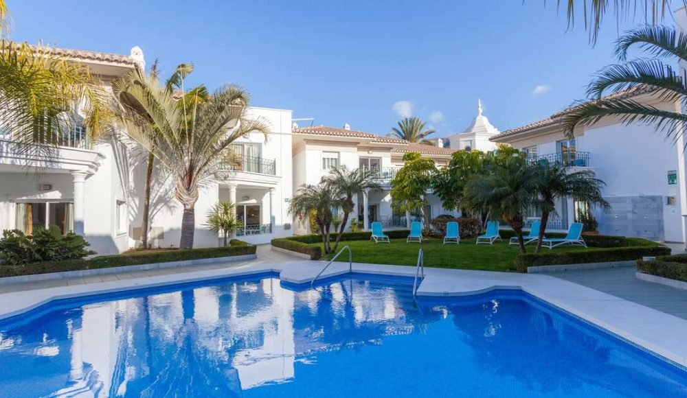 033eb672bee67364ef8f9a66bccb2fed506ffd76afad1da1029054c86bda22bb