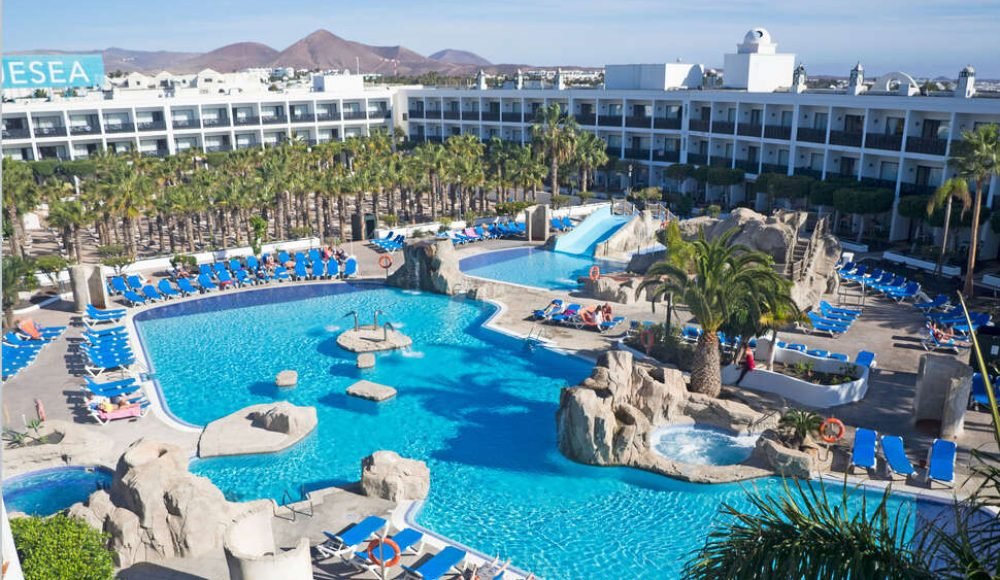 037bfe03d8e99f133e26f23a48a8123992801fb6798f81b2bf430b13af180742