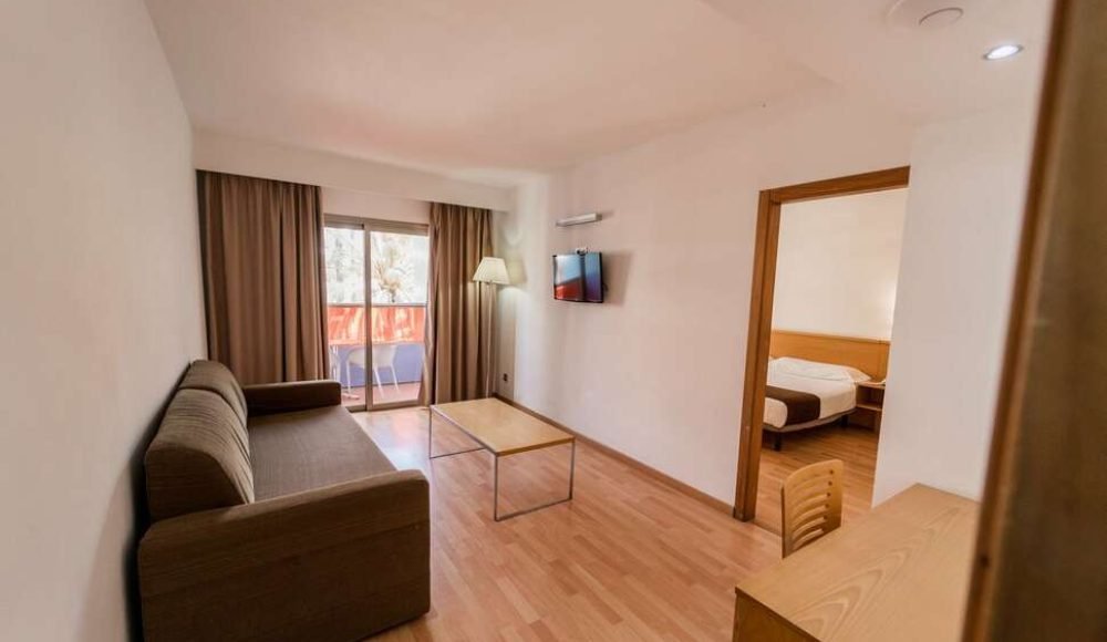 0f65ac8e83162ffb7937d08b77492c45a6f2870f9e7d9bff751c20d9cedcd2e5