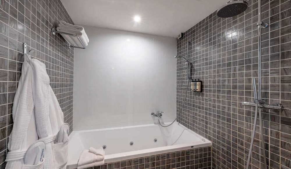 11992622edb7abba338adba0d951c66a9aa77ff6b0f5eedeeac0ca5a40af431b