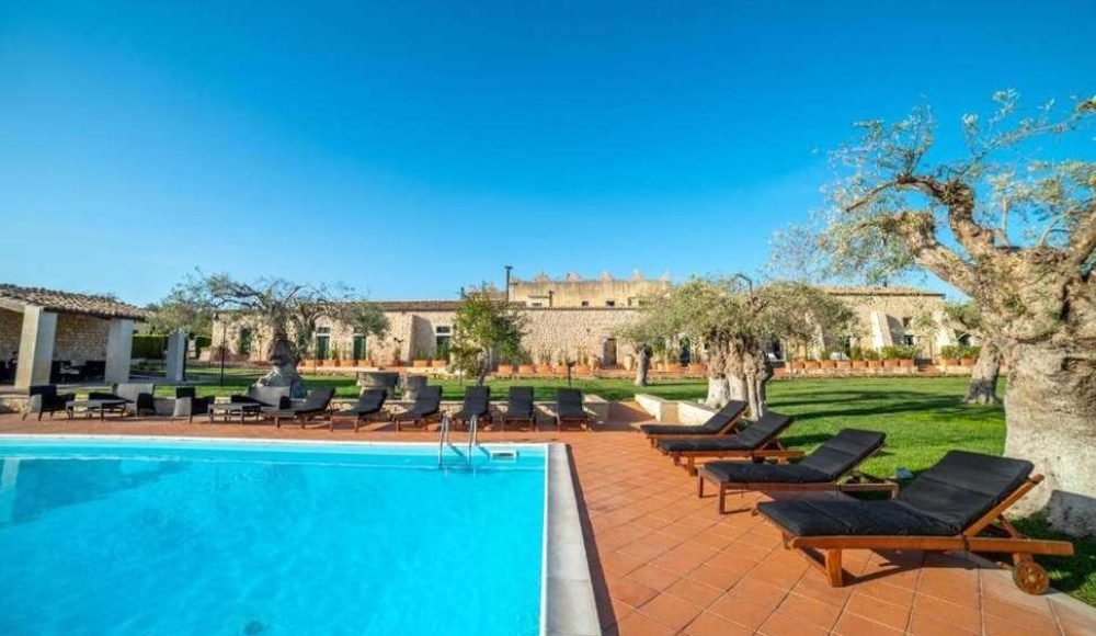 1d6526fd093253f36d8382165b50c270c727f81066cf41510a8068b1d7372fb9