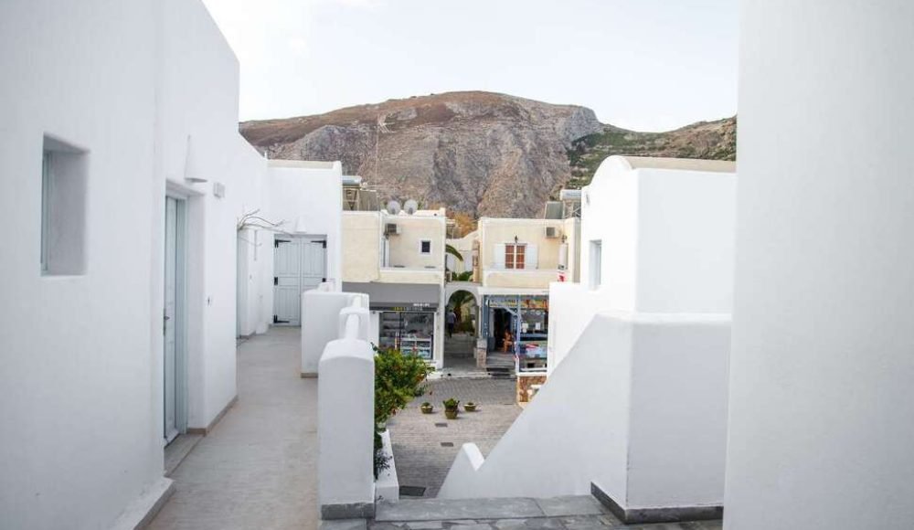 9d7de8f68141496bd458d29b0078e97ef564d1869bb2032a2202a6cf3e028e44