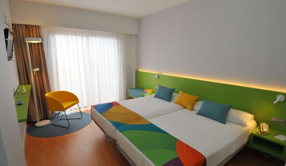 d427bb628cb29e81555e533ba2483093e2bd68021ddc1ac20105071e7128163e