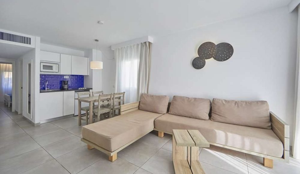 dd3801ab0a523e58b92c1e9868357c3dc8a4d2f051f05f8ae56131130f735cf0